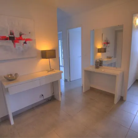 Beau 2 Pieces 3 Etoiles Vue Garage Prive 150m Plages Wifi