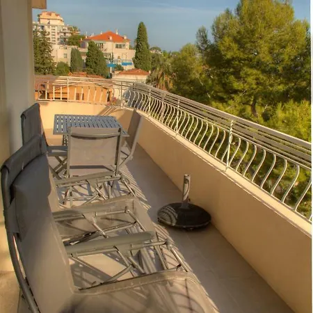 Beau 2 Pieces 3 Etoiles Vue Garage Prive 150m Plages Wifi Cannes