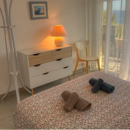 Beau 2 Pieces 3 Etoiles Vue Garage Prive 150m Plages Wifi *