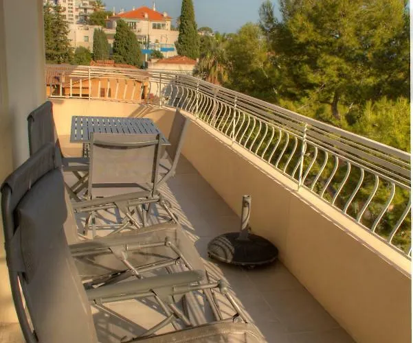 Beau 2 Pieces 3 Etoiles Vue Garage Prive 150m Plages Wifi Cannes